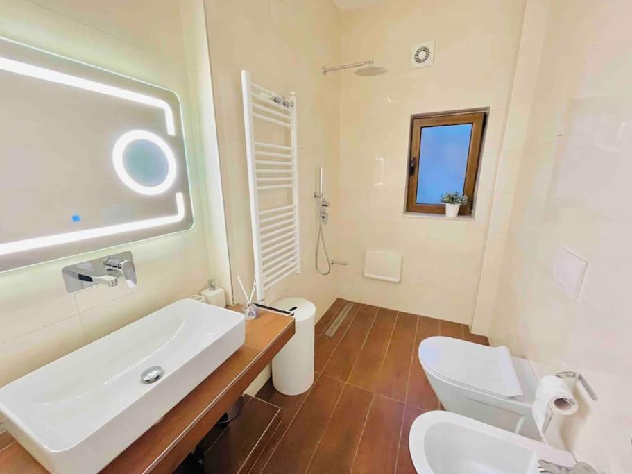Sun Apartment In The Heart Of Тирана Экстерьер фото